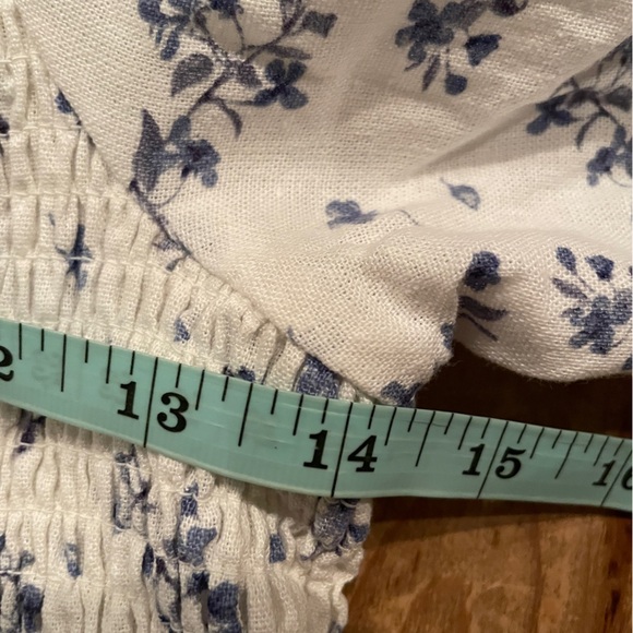 House of Harlow Blue White Floral Linen Smocked Dress Prairie Boho Feminine M - Picture 9 of 9
